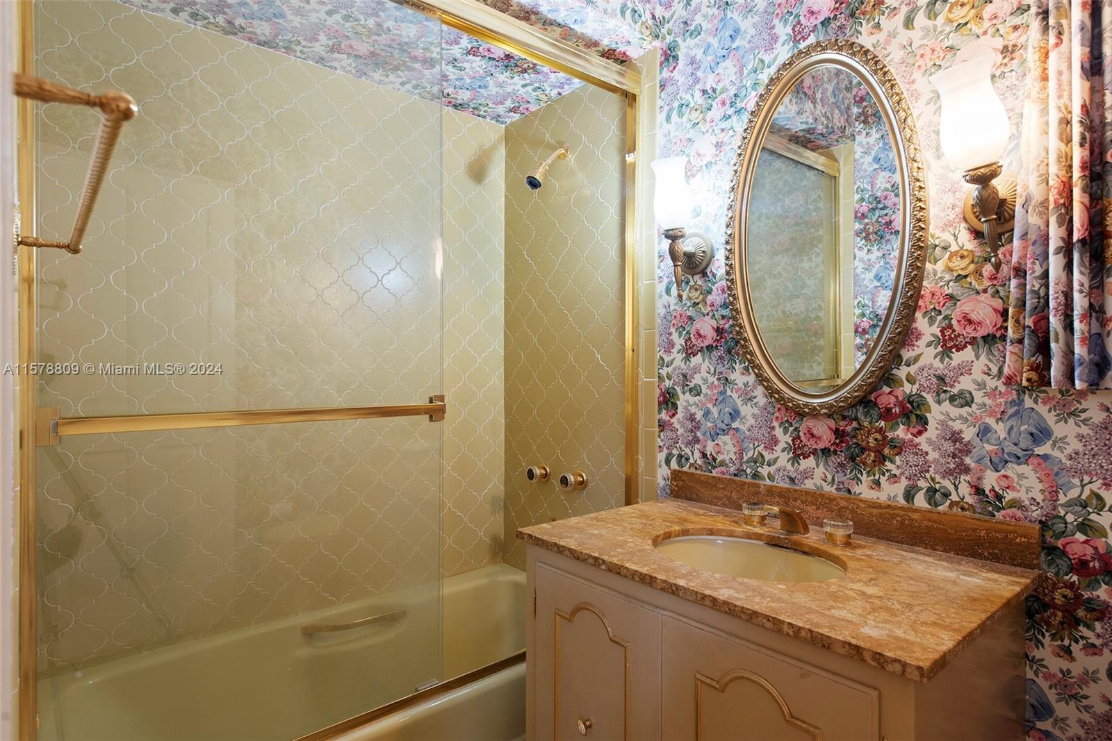 SUNSET ISLANDS-ISLAND NO - Residential