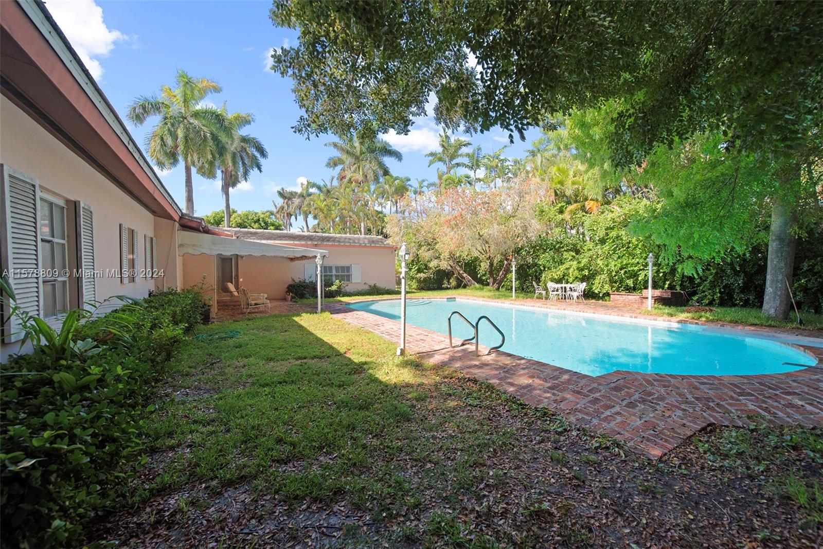 SUNSET ISLANDS-ISLAND NO - Residential