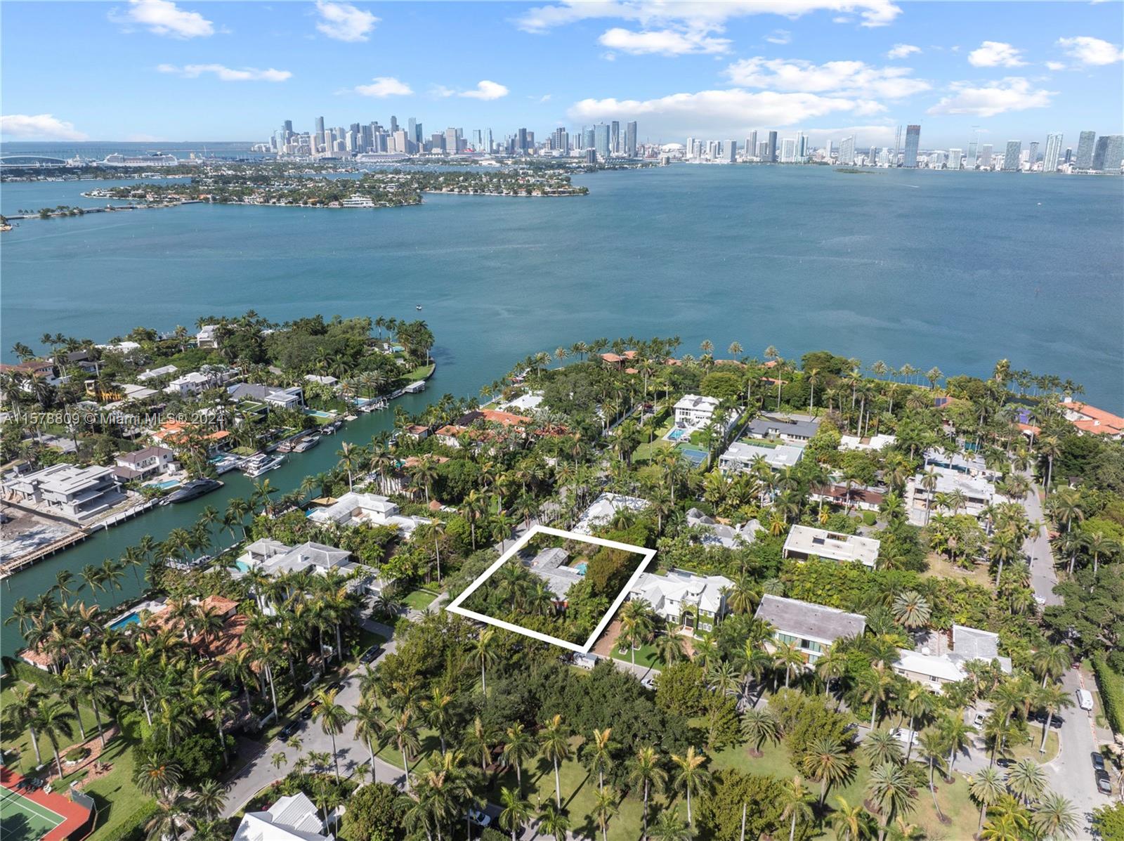 SUNSET ISLANDS-ISLAND NO - Residential