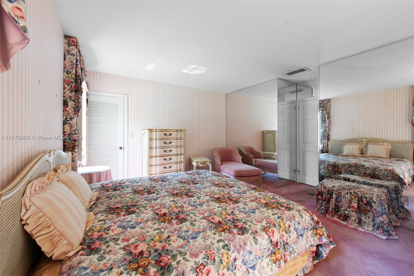 SUNSET ISLANDS-ISLAND NO - Residential