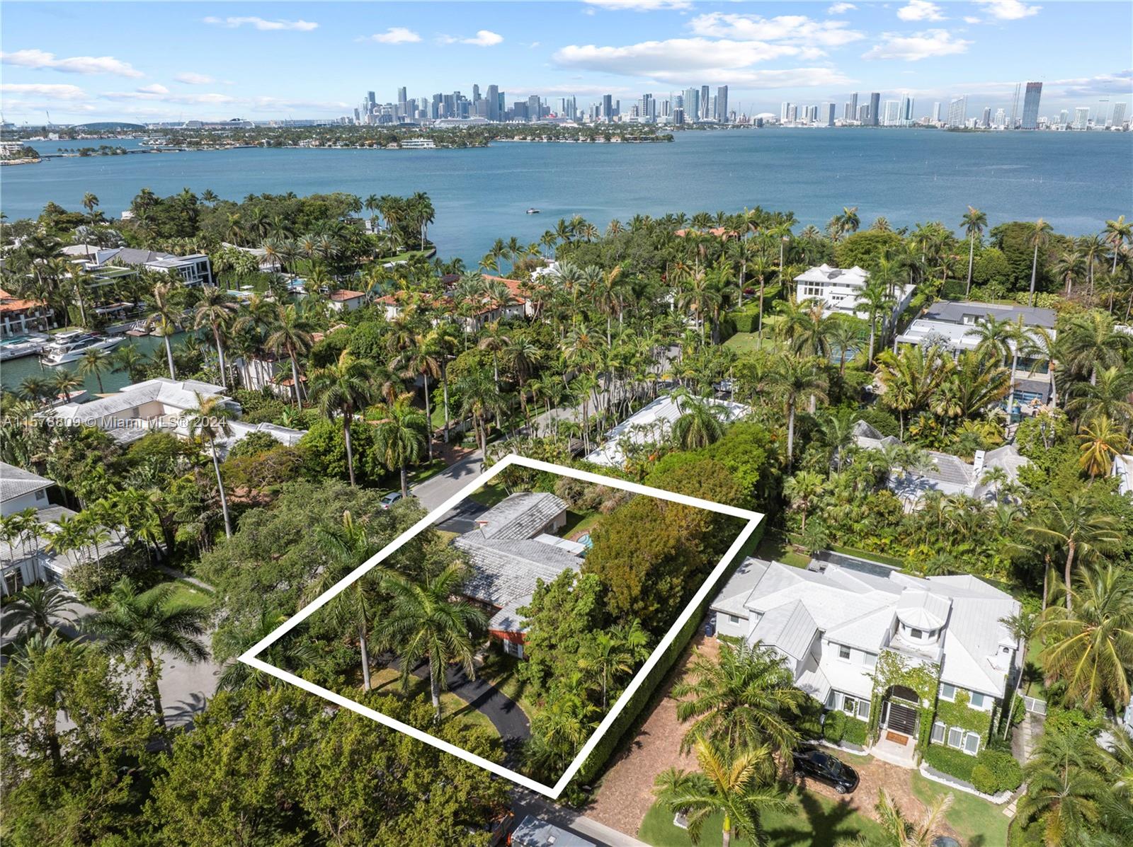 SUNSET ISLANDS-ISLAND NO - Residential