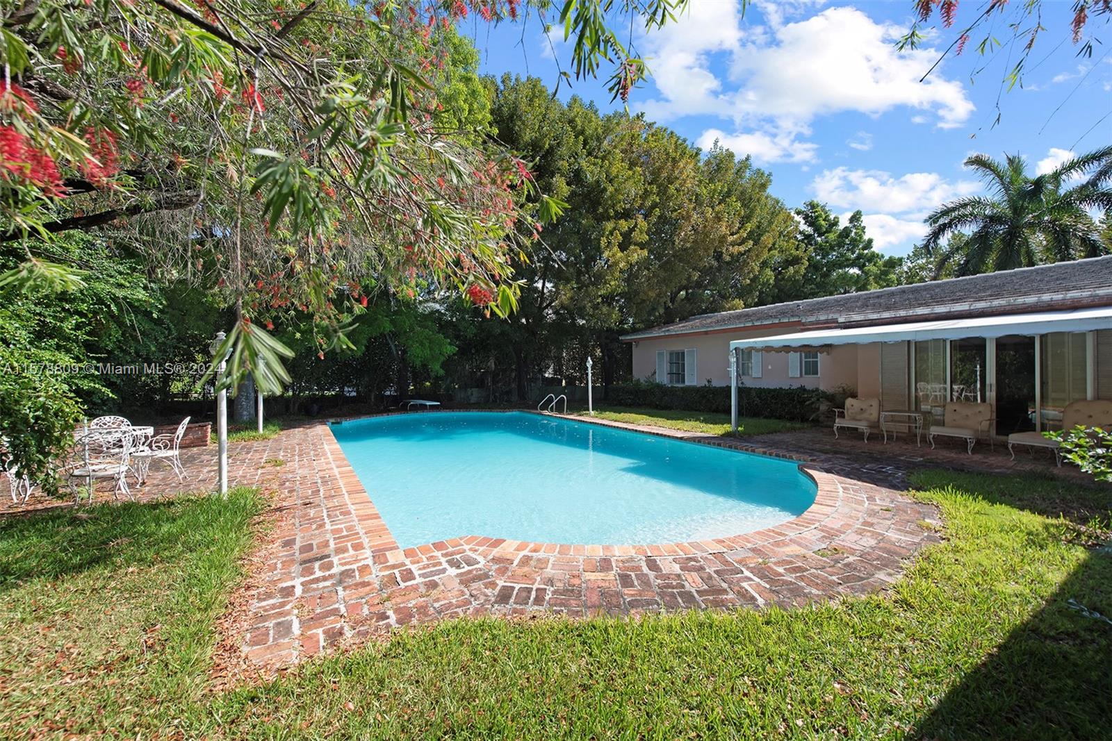 SUNSET ISLANDS-ISLAND NO - Residential