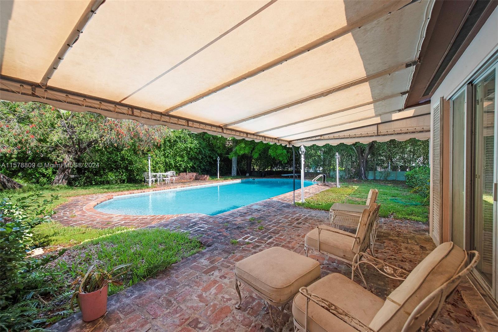 SUNSET ISLANDS-ISLAND NO - Residential