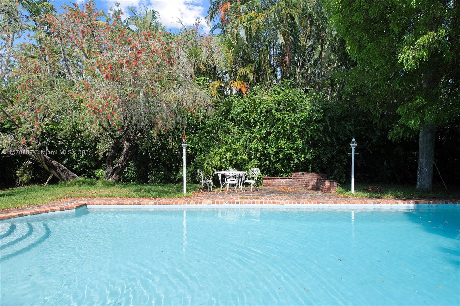 SUNSET ISLANDS-ISLAND NO - Residential