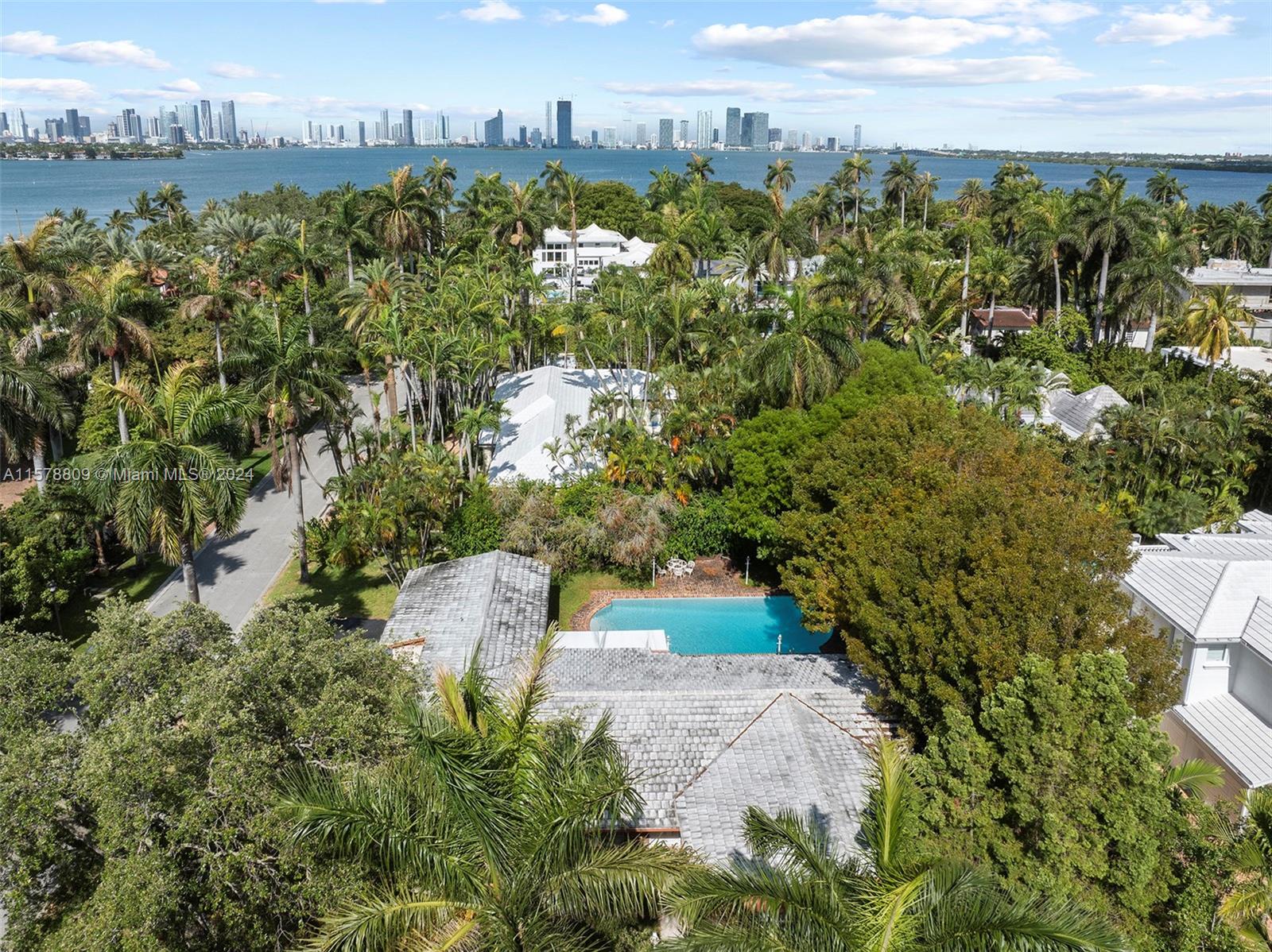 SUNSET ISLANDS-ISLAND NO - Residential