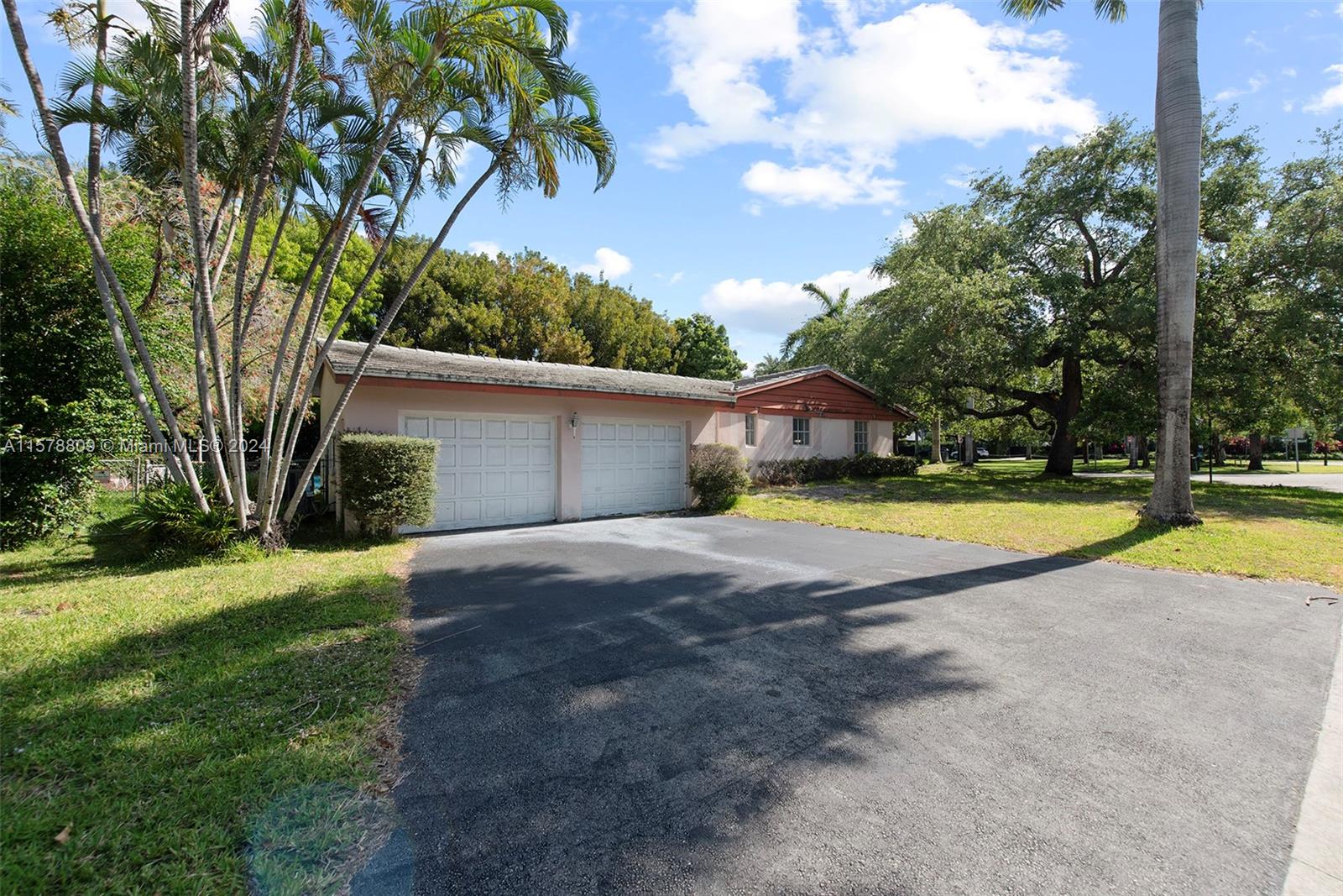 SUNSET ISLANDS-ISLAND NO - Residential