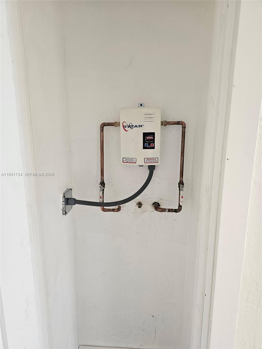 TROJAN PARK AMD PL - Residential Lease