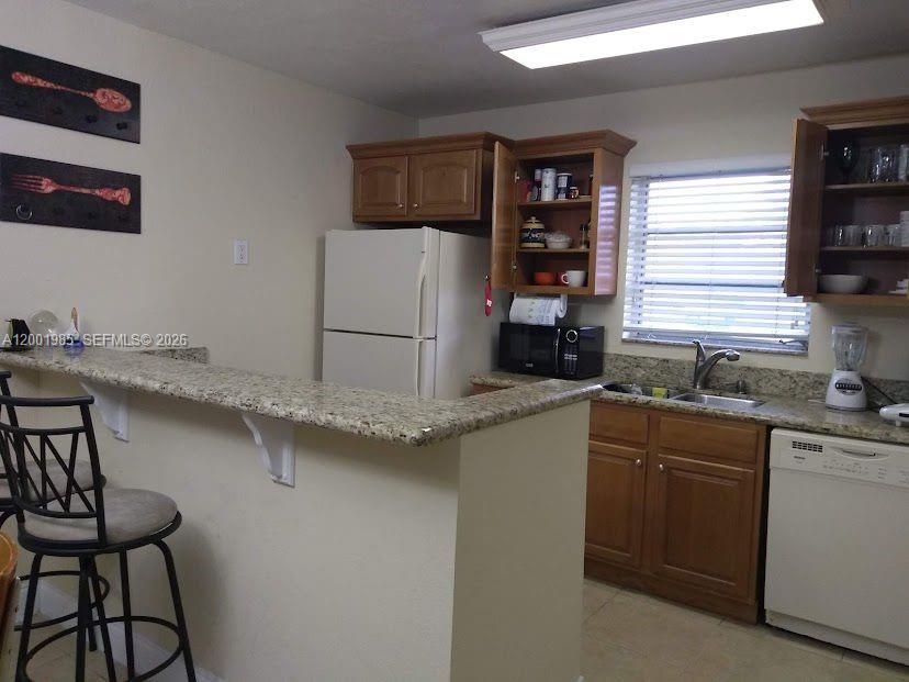 VILLAGE AT DADELAND CONDO - Residential