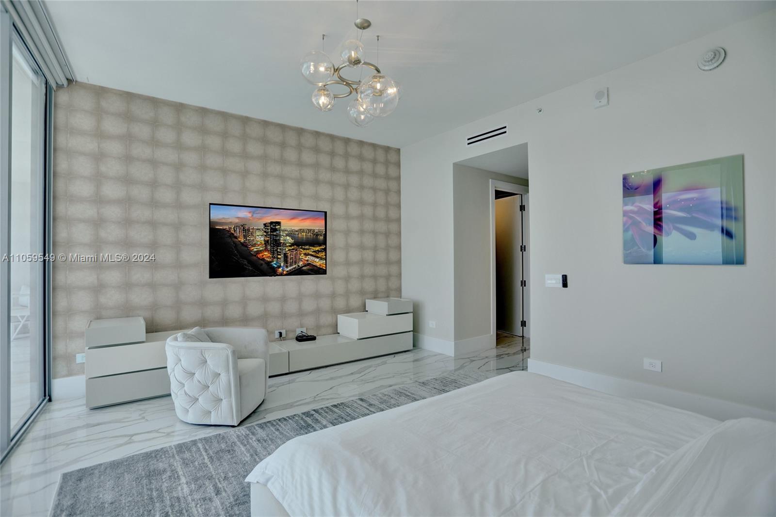 TURNBERRY OCEAN CLUB - Residential