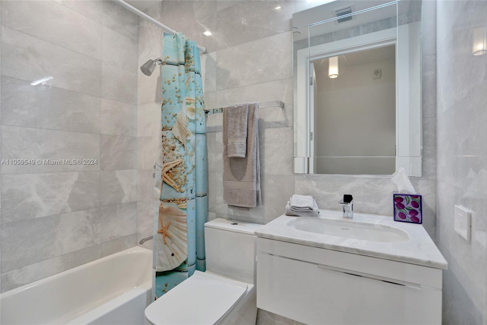 TURNBERRY OCEAN CLUB - Residential