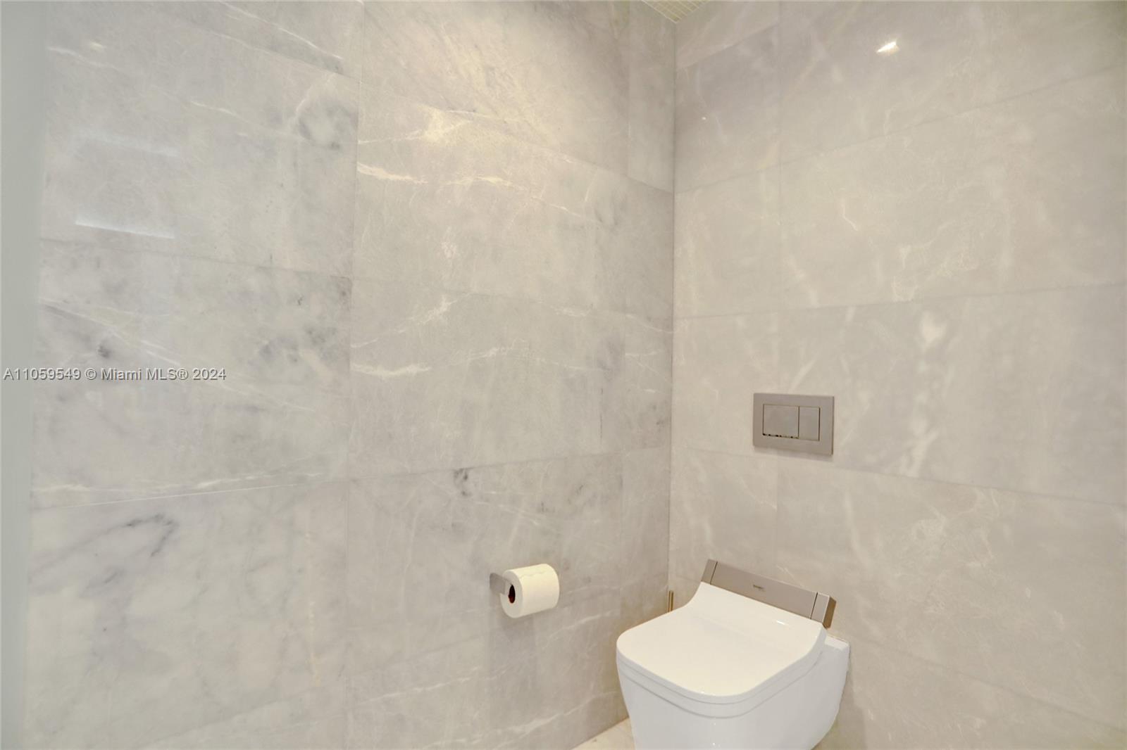 TURNBERRY OCEAN CLUB - Residential