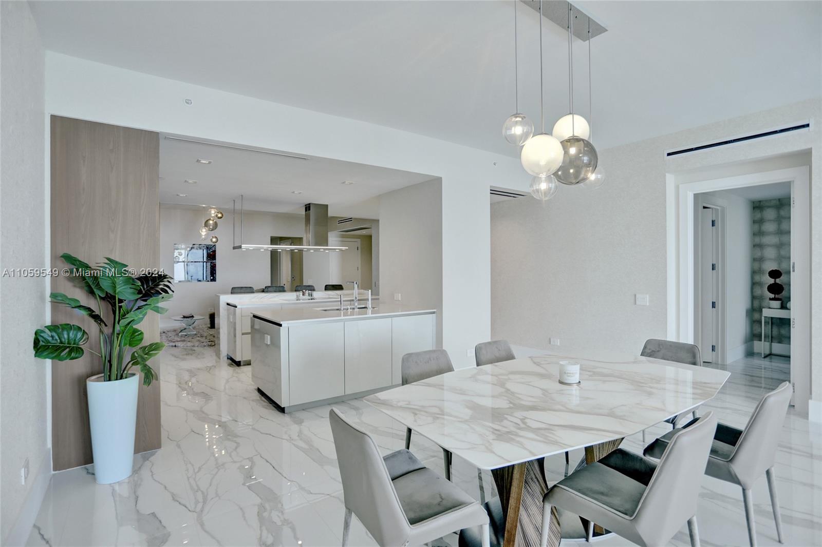 TURNBERRY OCEAN CLUB - Residential