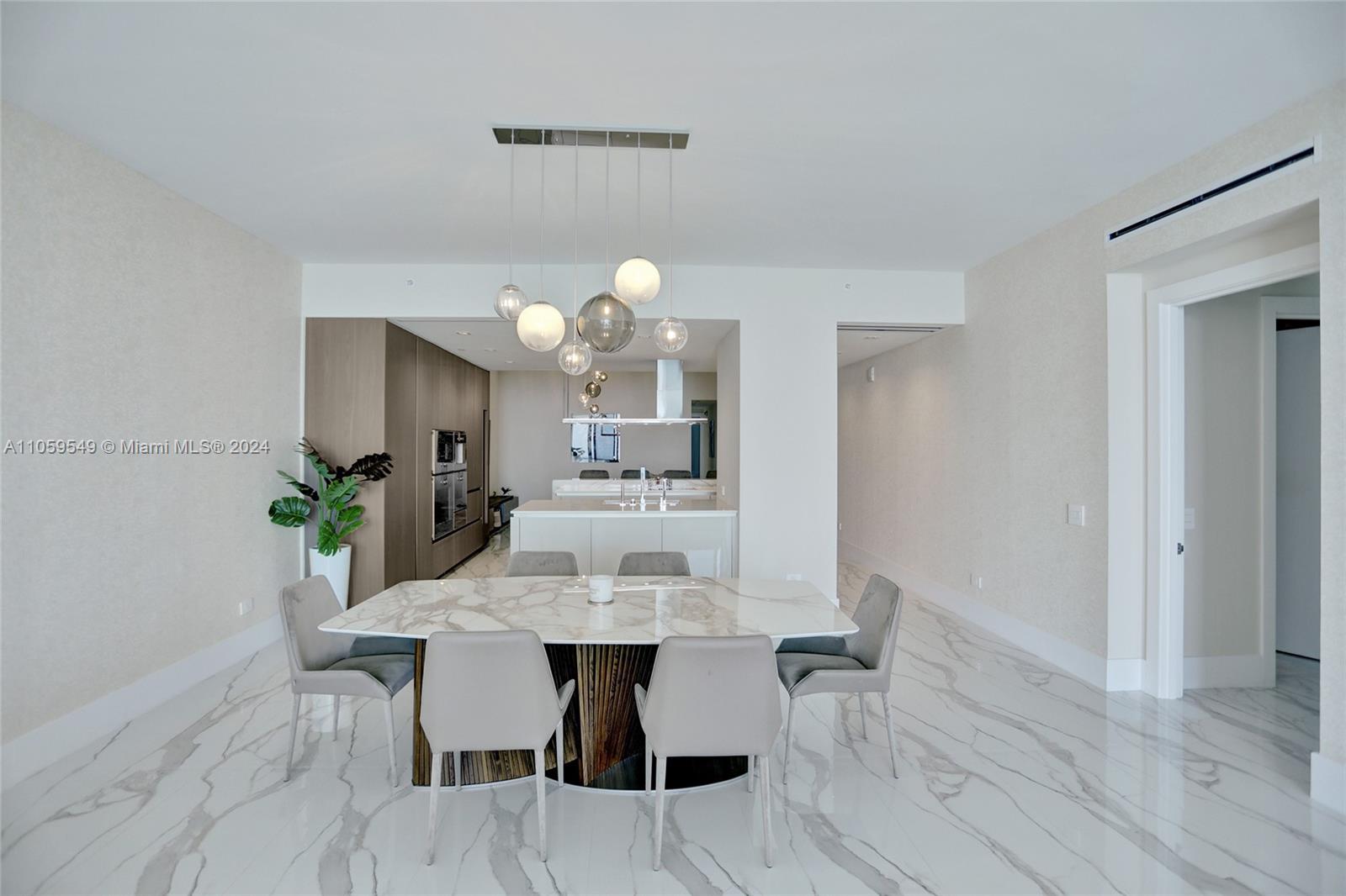 TURNBERRY OCEAN CLUB - Residential