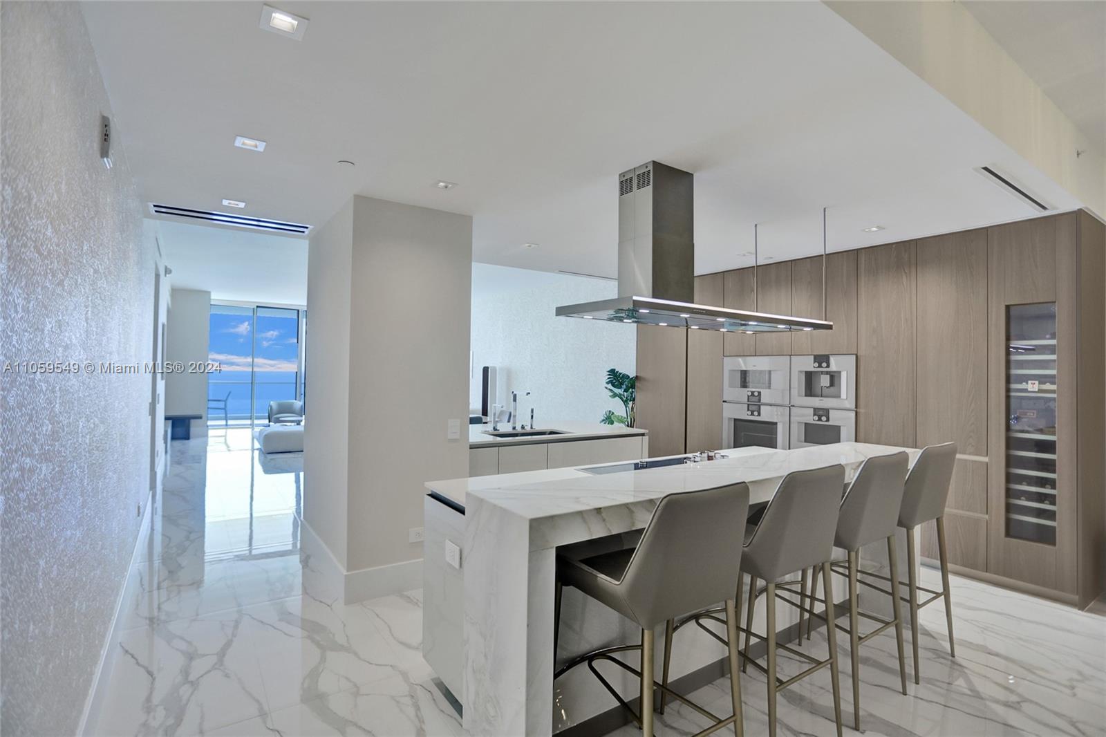 TURNBERRY OCEAN CLUB - Residential