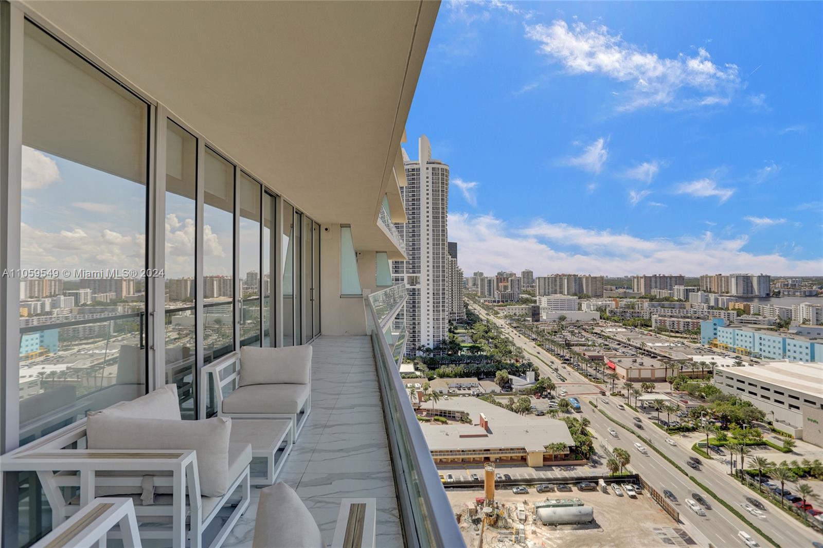 TURNBERRY OCEAN CLUB - Residential