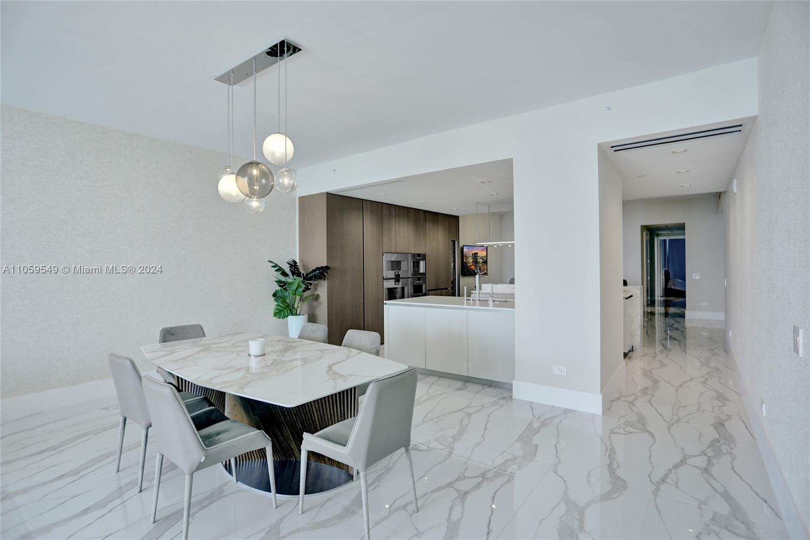 TURNBERRY OCEAN CLUB - Residential