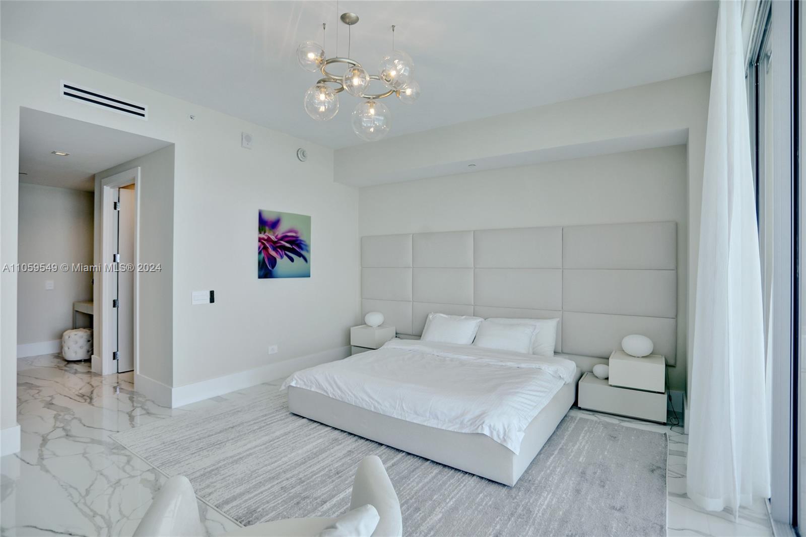 TURNBERRY OCEAN CLUB - Residential