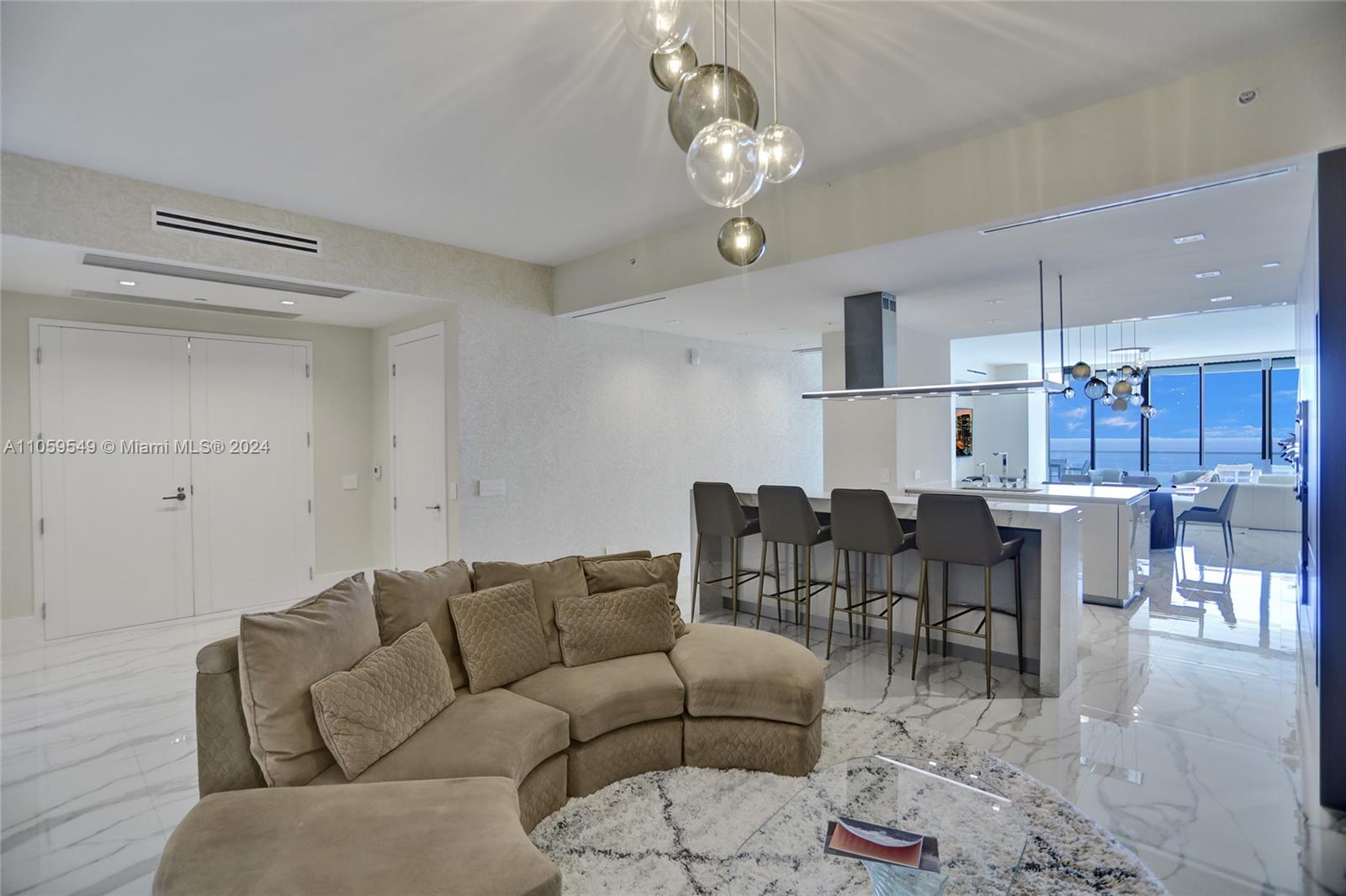 TURNBERRY OCEAN CLUB - Residential