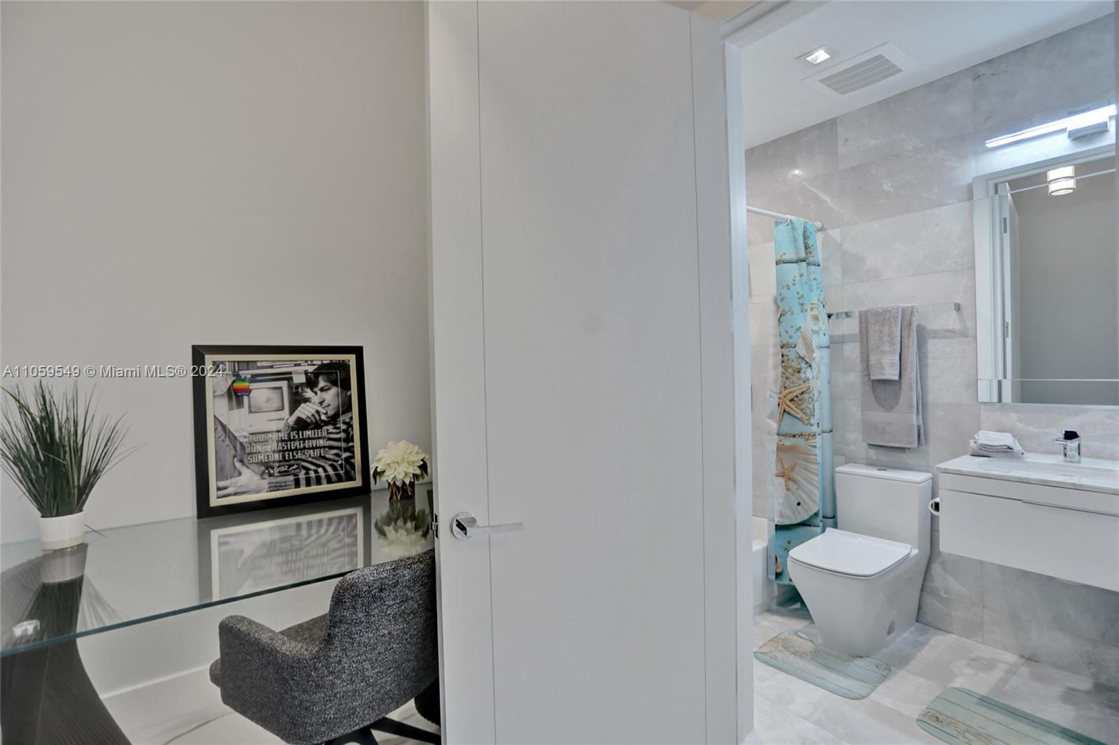 TURNBERRY OCEAN CLUB - Residential