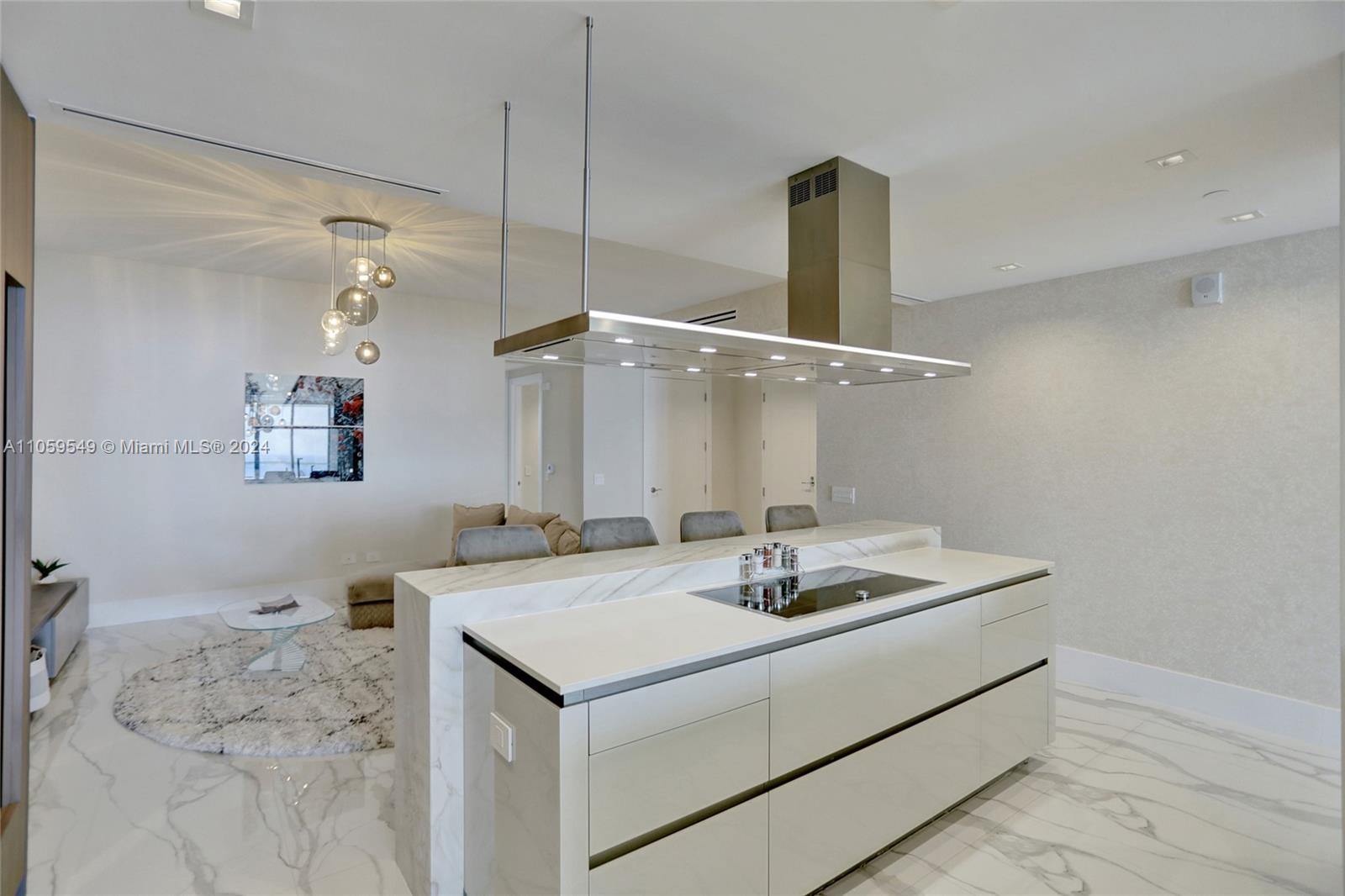 TURNBERRY OCEAN CLUB - Residential