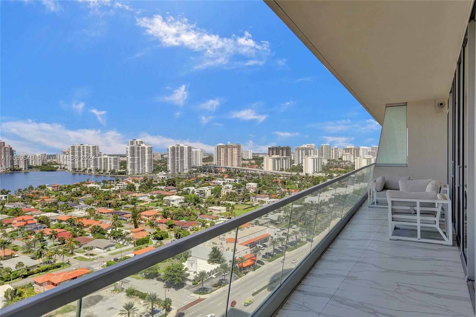 TURNBERRY OCEAN CLUB - Residential