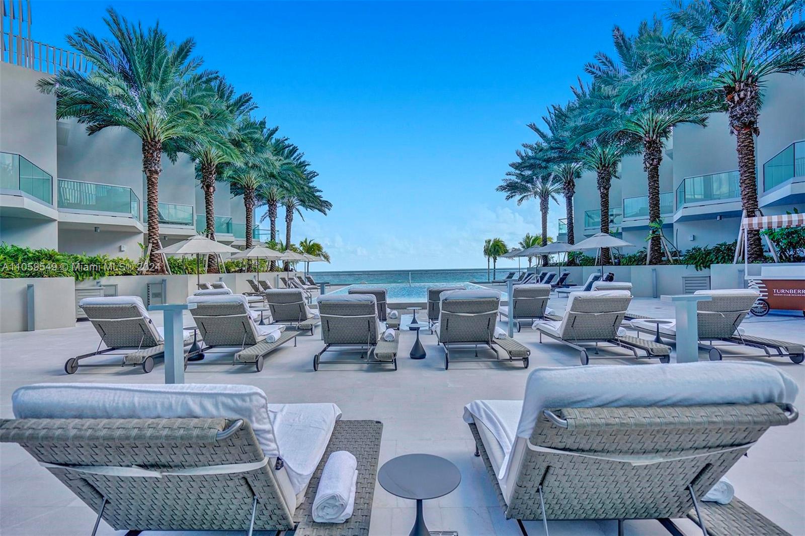 TURNBERRY OCEAN CLUB - Residential