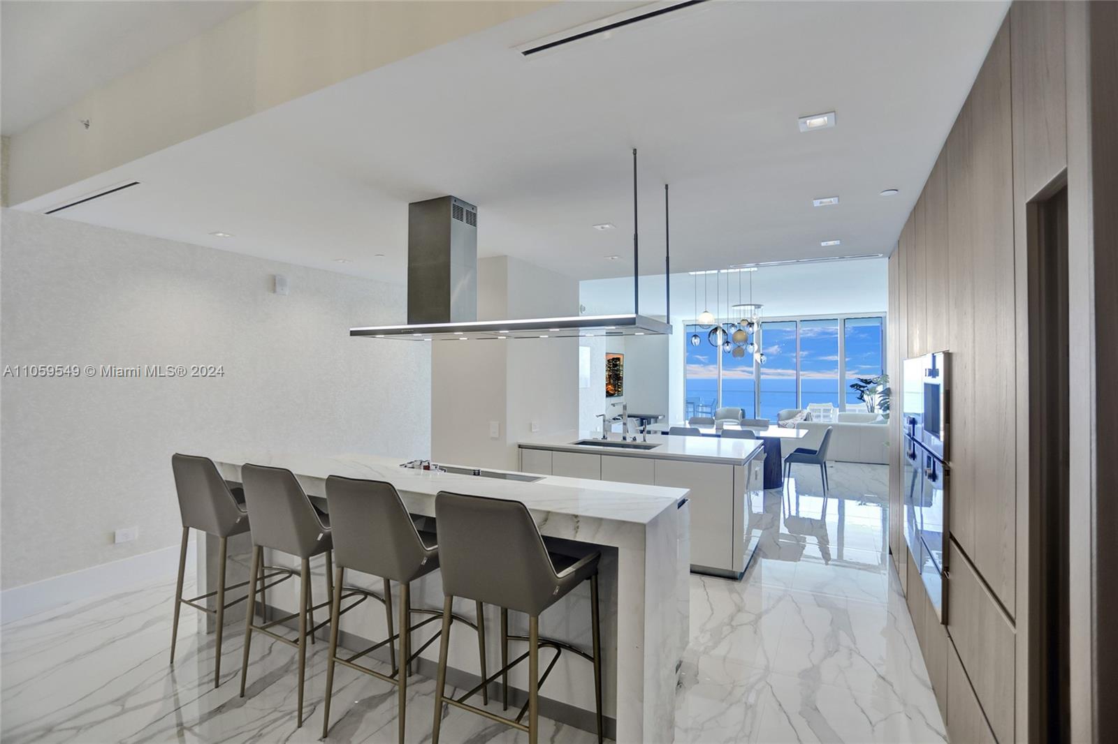 TURNBERRY OCEAN CLUB - Residential