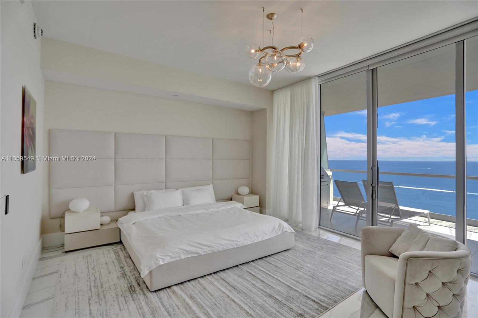 TURNBERRY OCEAN CLUB - Residential