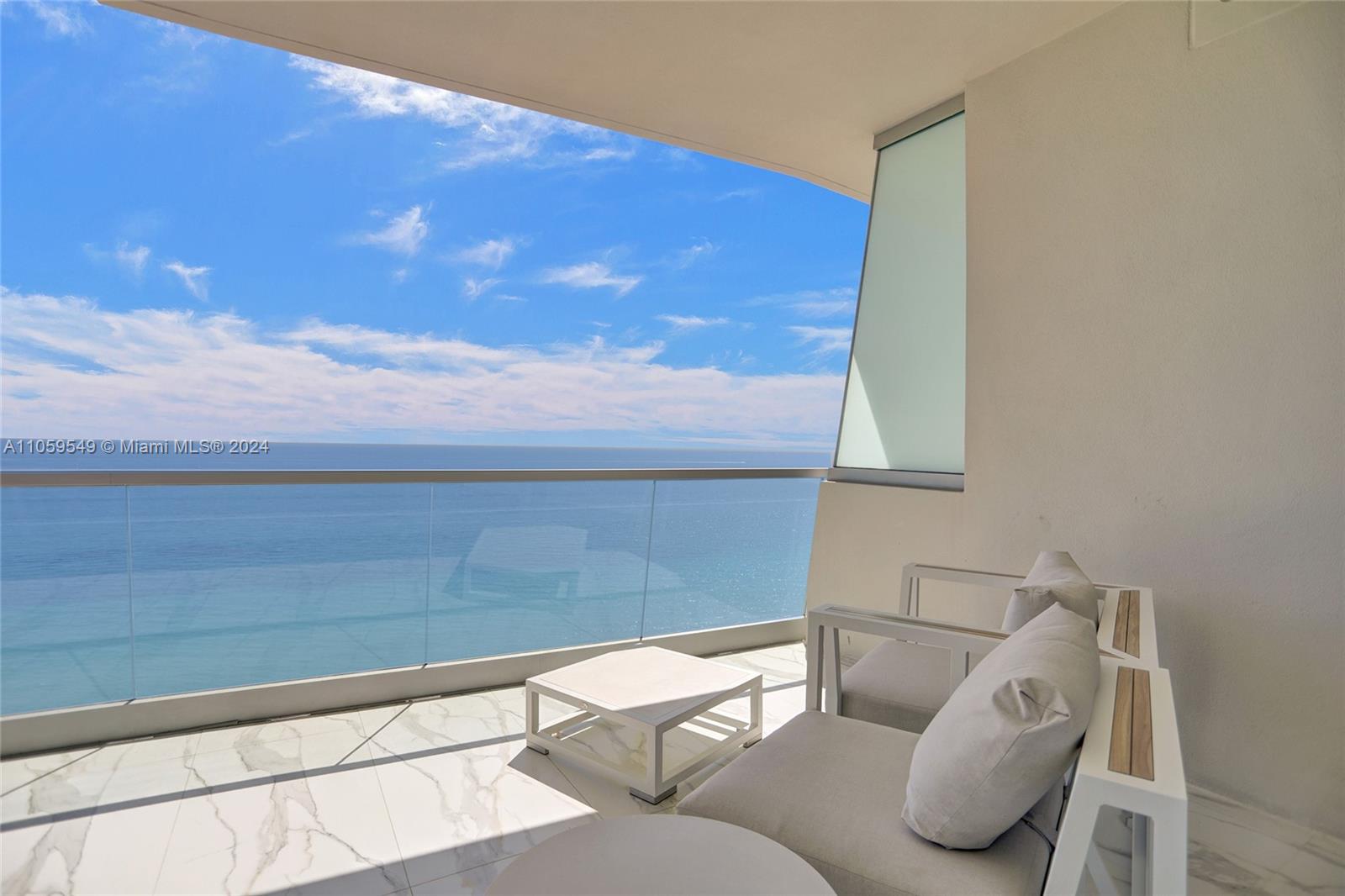 TURNBERRY OCEAN CLUB - Residential