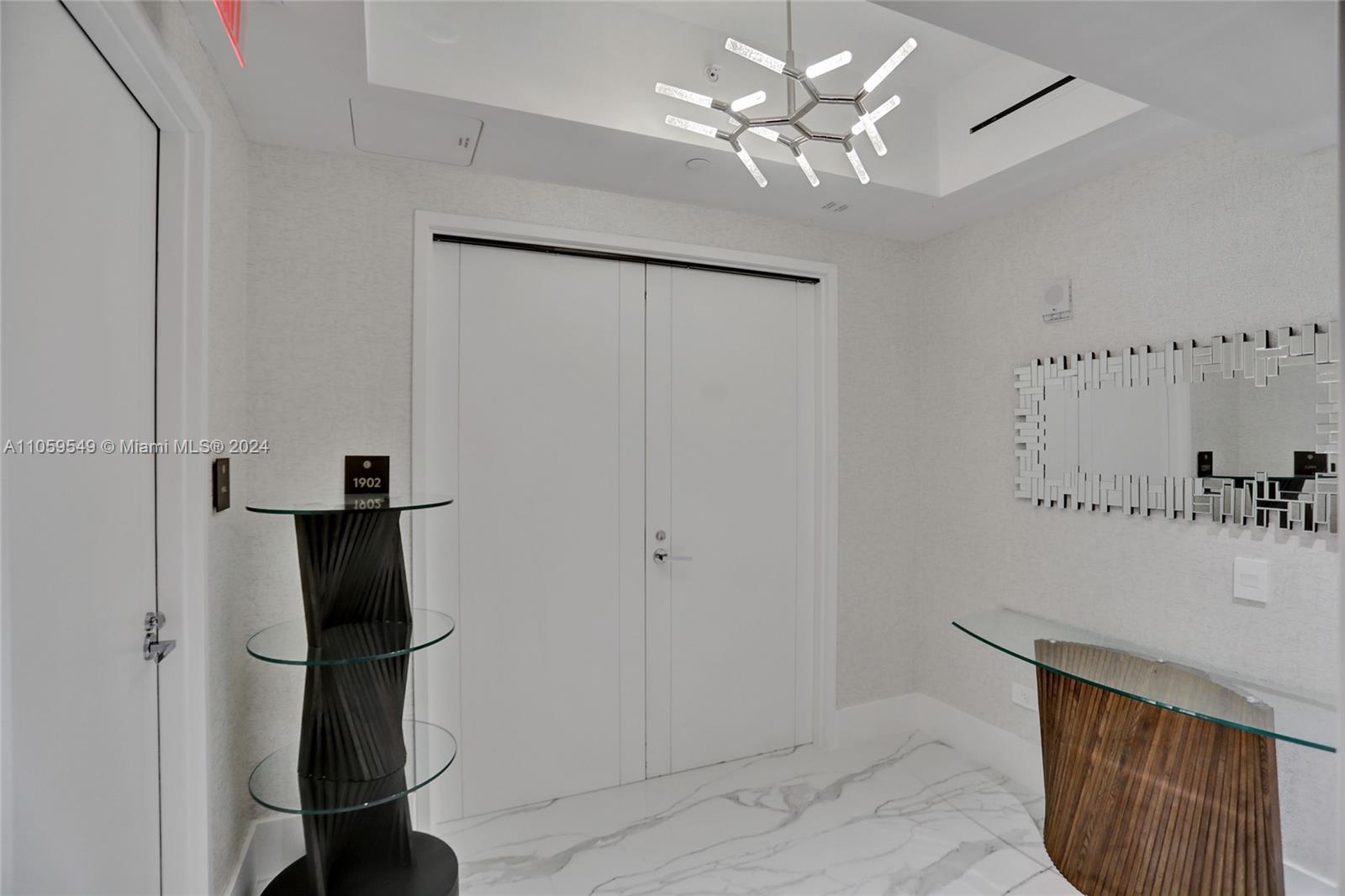 TURNBERRY OCEAN CLUB - Residential