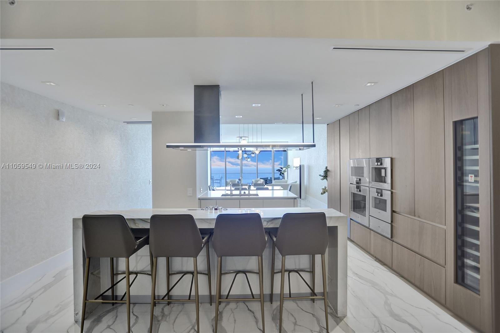 TURNBERRY OCEAN CLUB - Residential