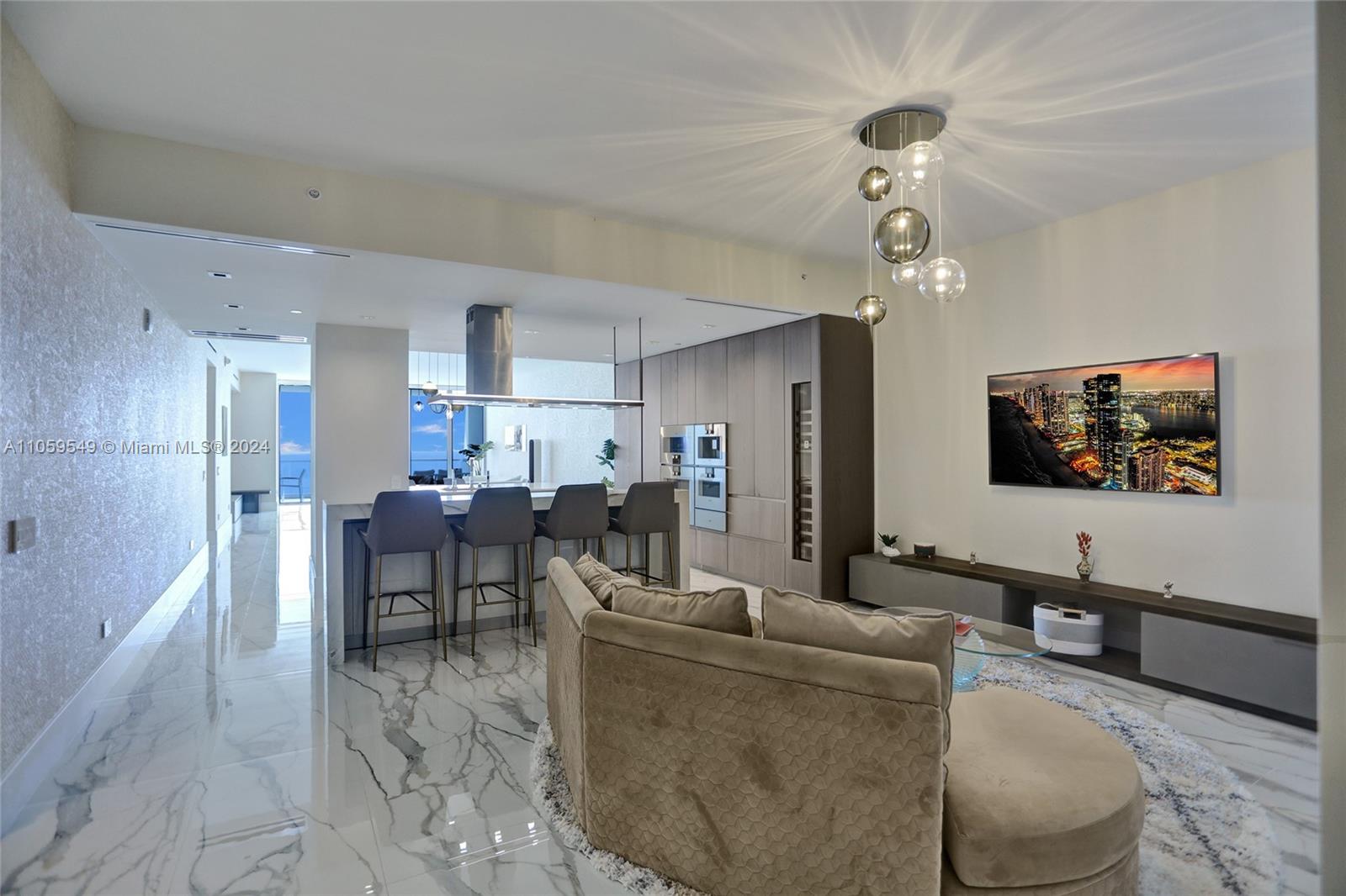 TURNBERRY OCEAN CLUB - Residential