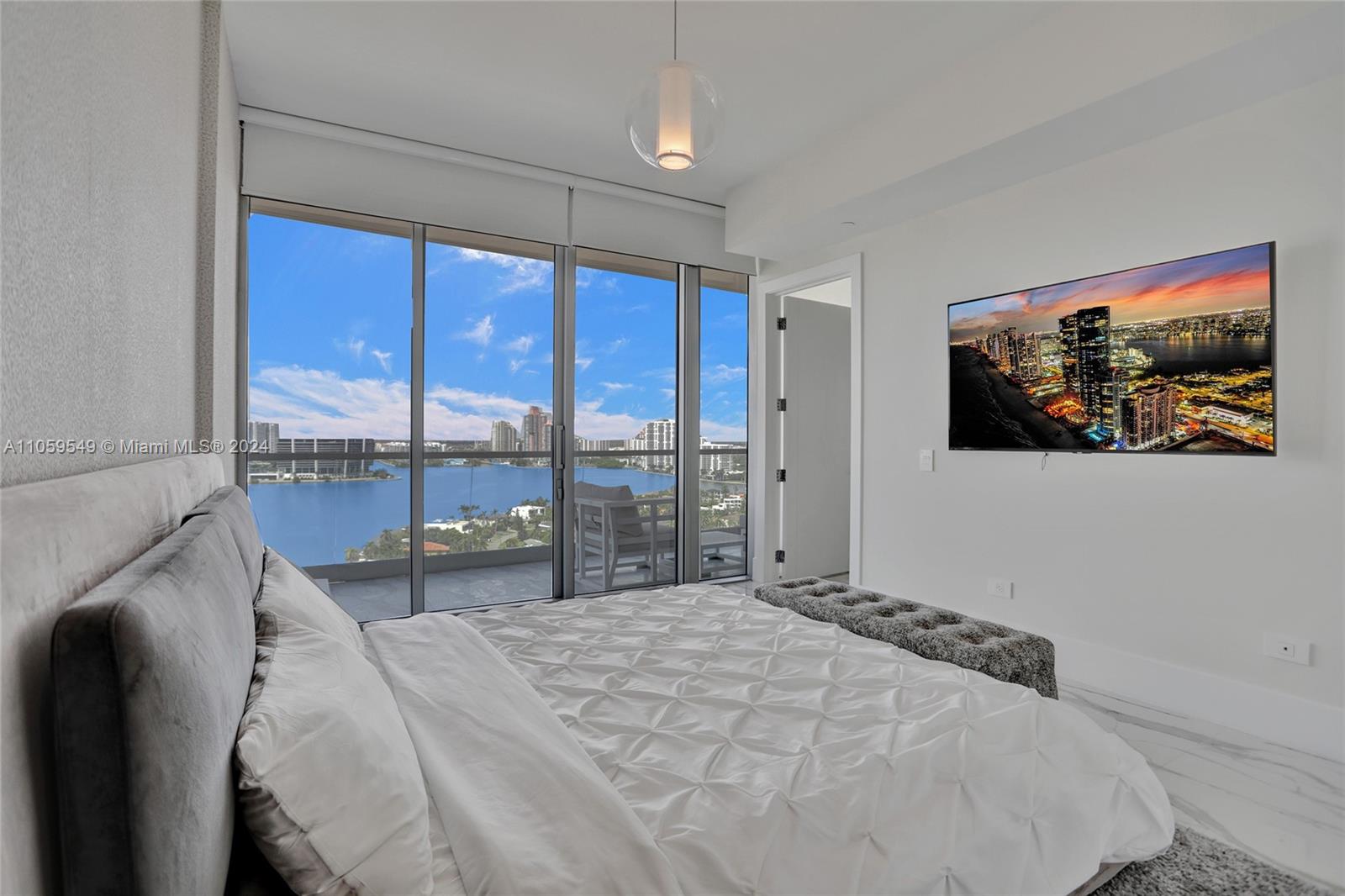 TURNBERRY OCEAN CLUB - Residential