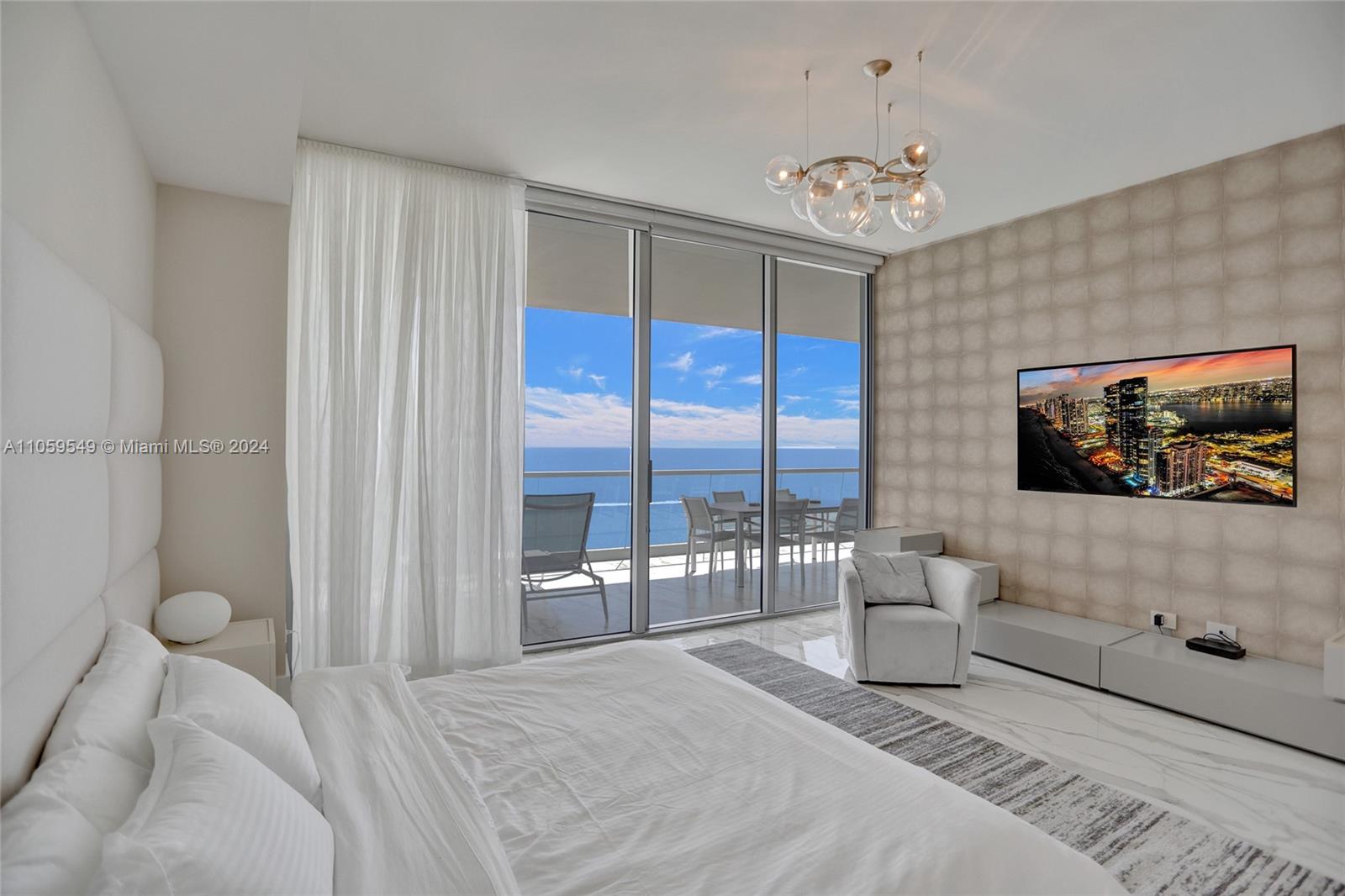 TURNBERRY OCEAN CLUB - Residential