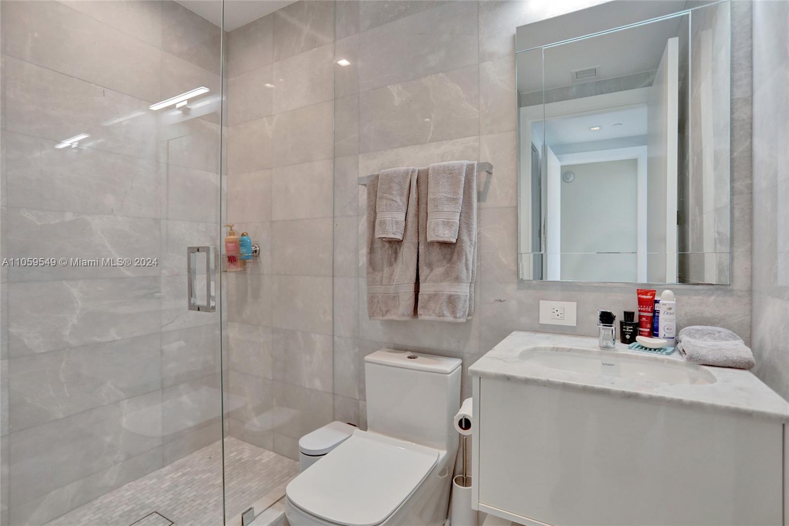 TURNBERRY OCEAN CLUB - Residential