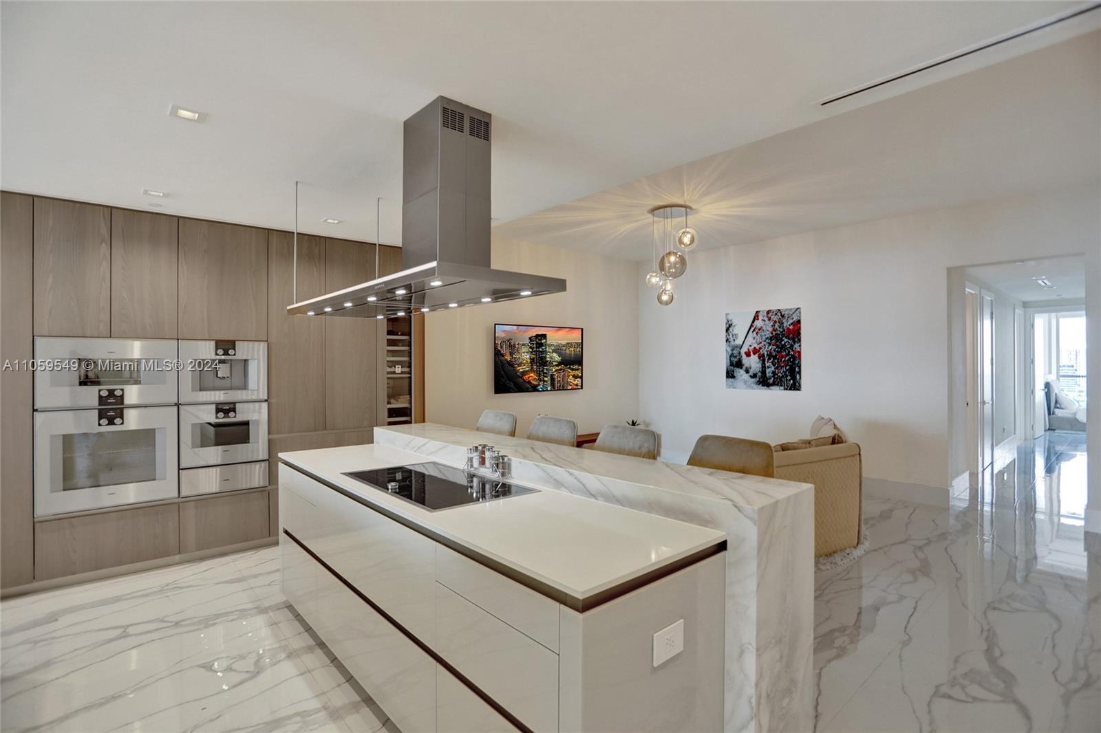TURNBERRY OCEAN CLUB - Residential