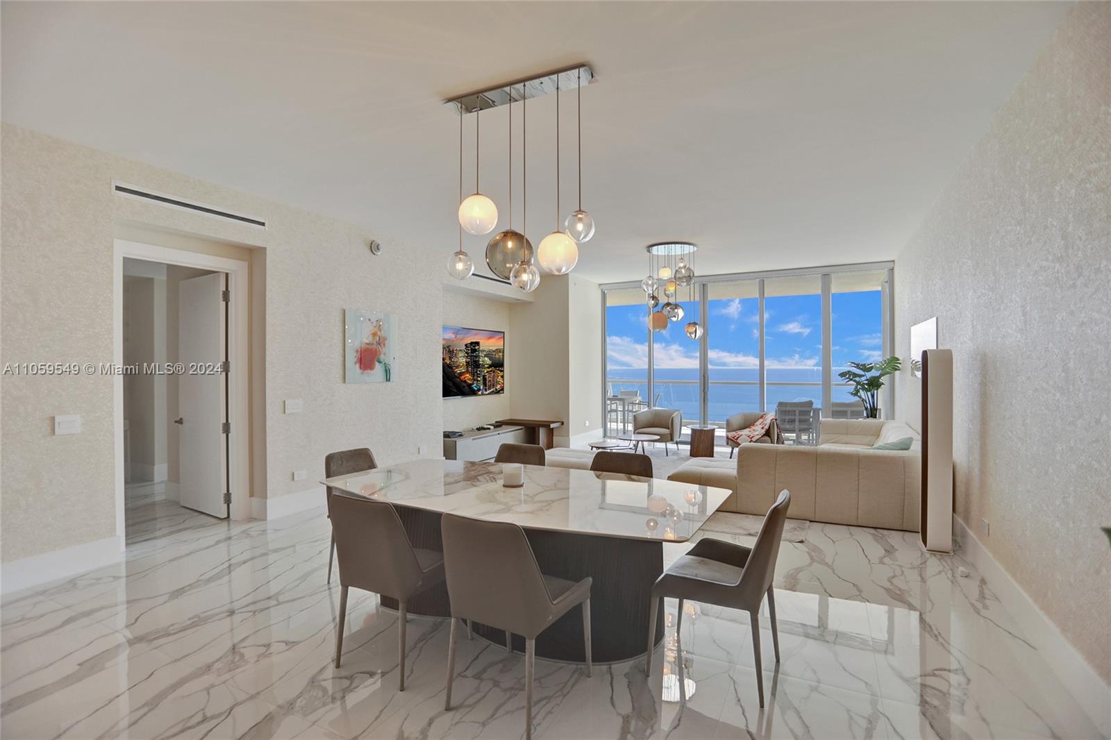 TURNBERRY OCEAN CLUB - Residential