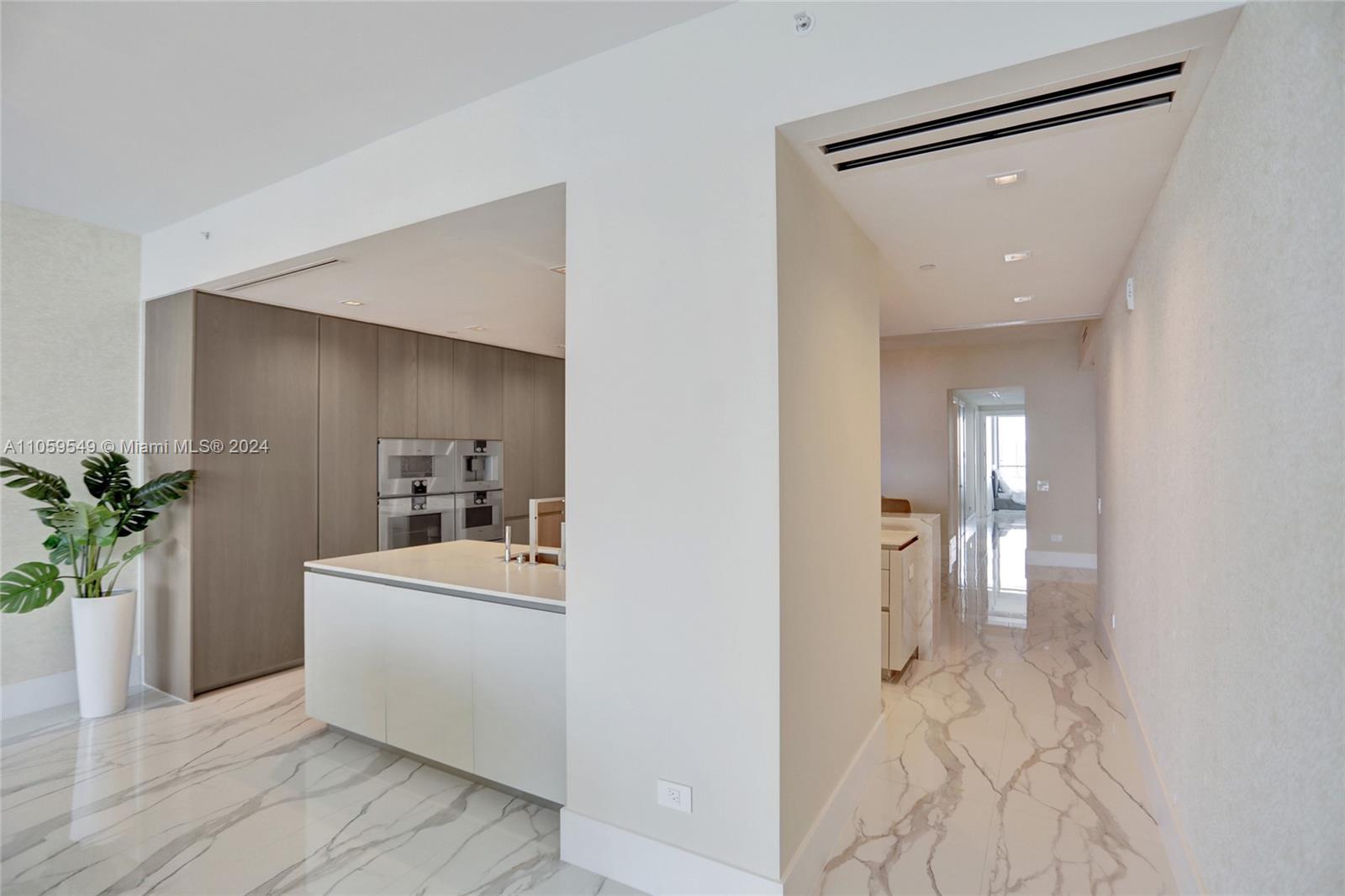 TURNBERRY OCEAN CLUB - Residential