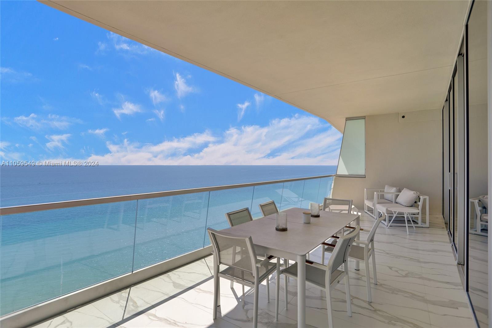TURNBERRY OCEAN CLUB - Residential