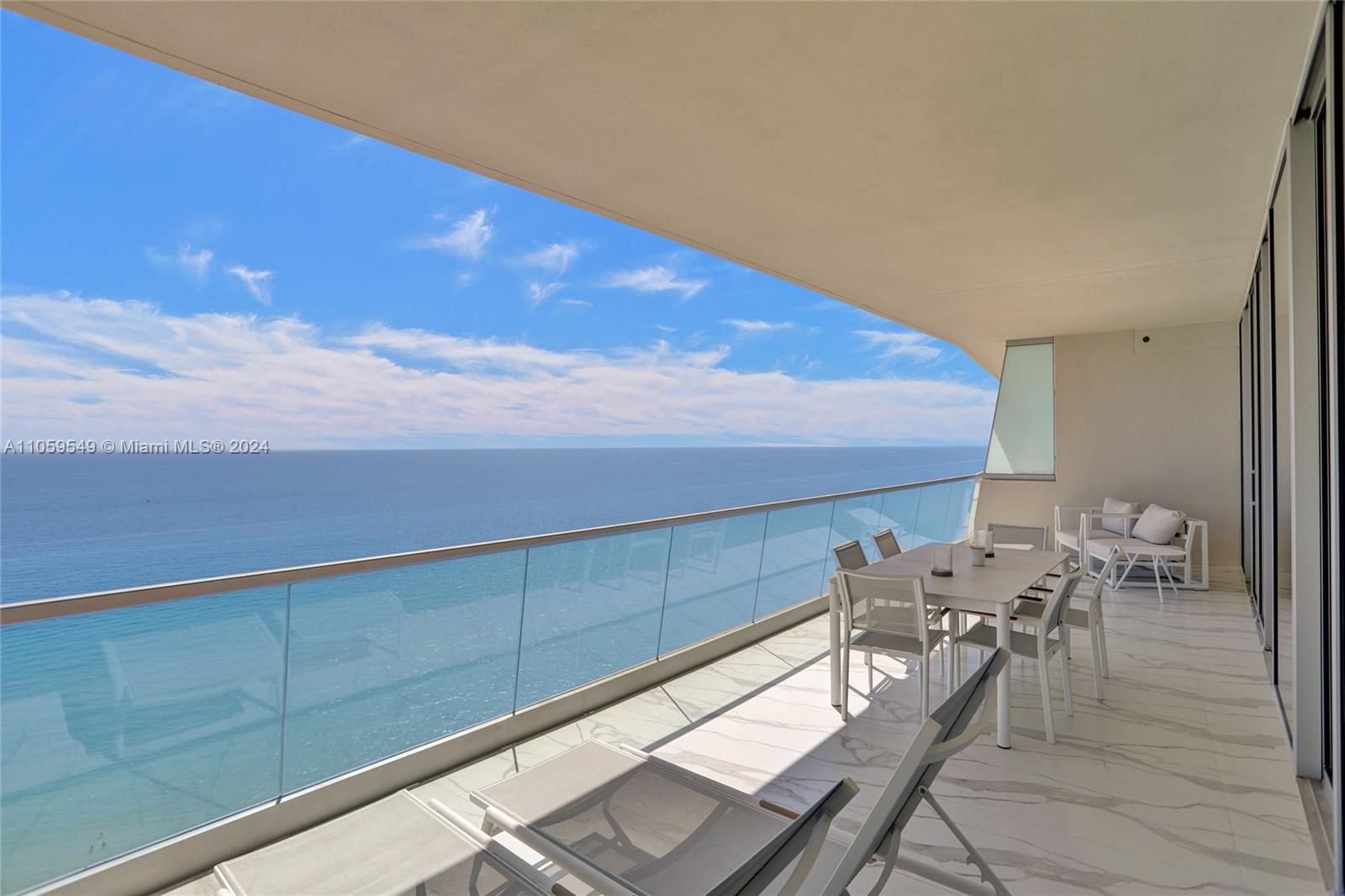 TURNBERRY OCEAN CLUB - Residential