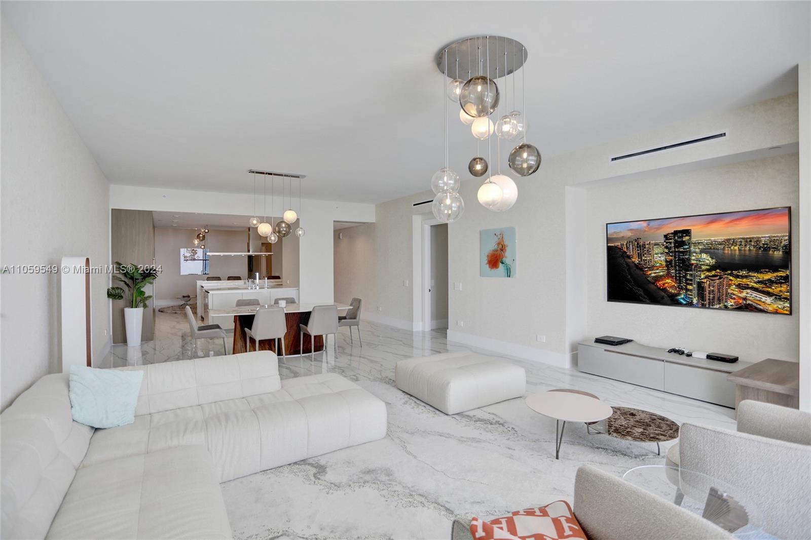 TURNBERRY OCEAN CLUB - Residential