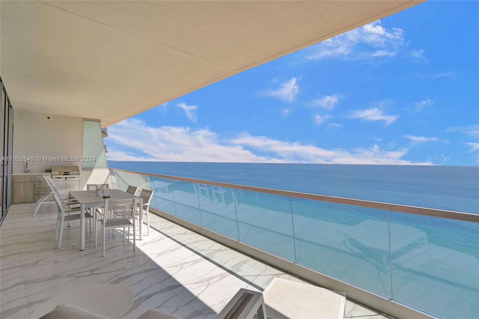 TURNBERRY OCEAN CLUB - Residential