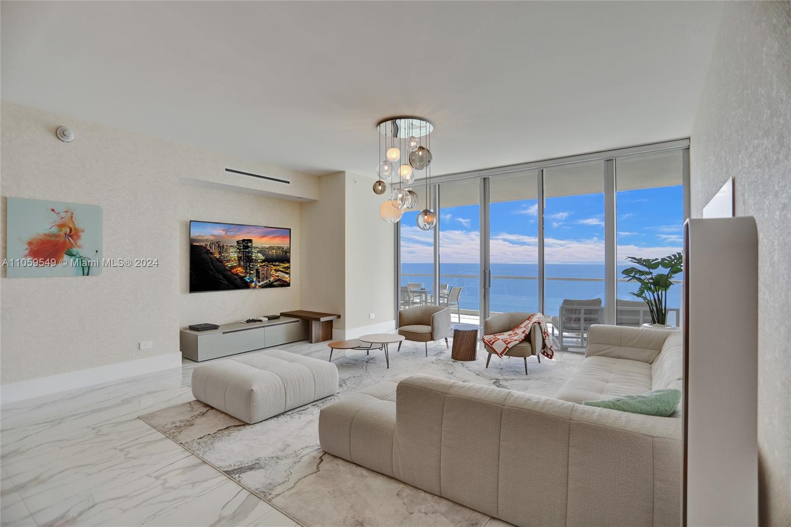 TURNBERRY OCEAN CLUB - Residential
