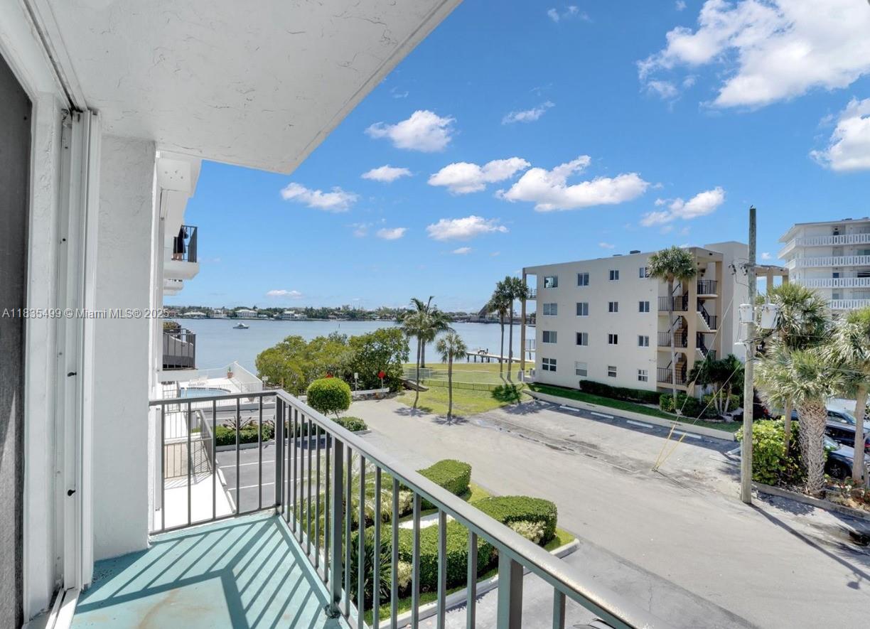 View photos, virtual tours, details... 301 Croton Ave 203