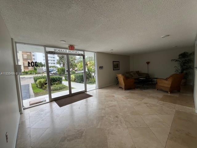 301 Croton Ave 203, Lantana, FL, 33462/$190,000 2 301 Croton Ave 203