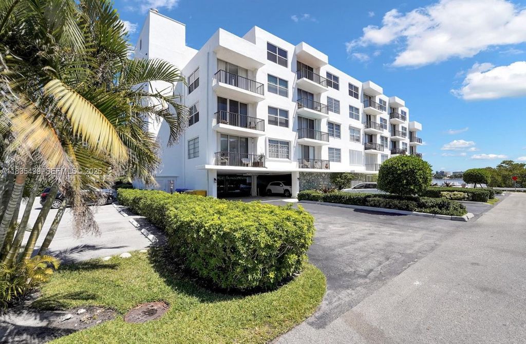 Photo of 301 Croton Ave #203, Lantana, FL 33462 (MLS # A11835499)