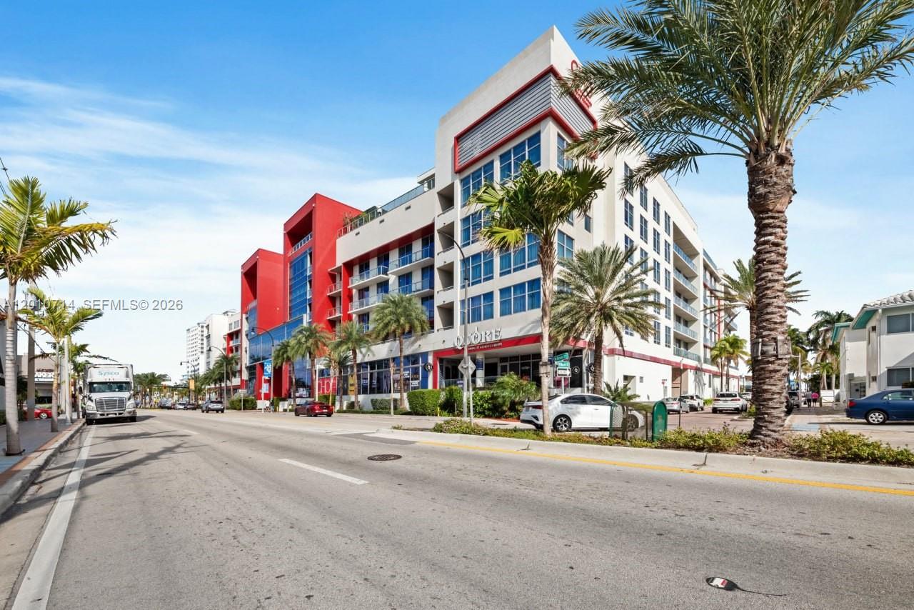 COSTA HOLLYWOOD CONDO - Residential