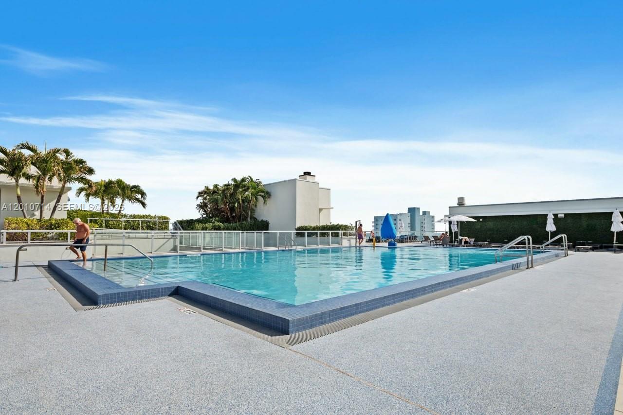 COSTA HOLLYWOOD CONDO - Residential