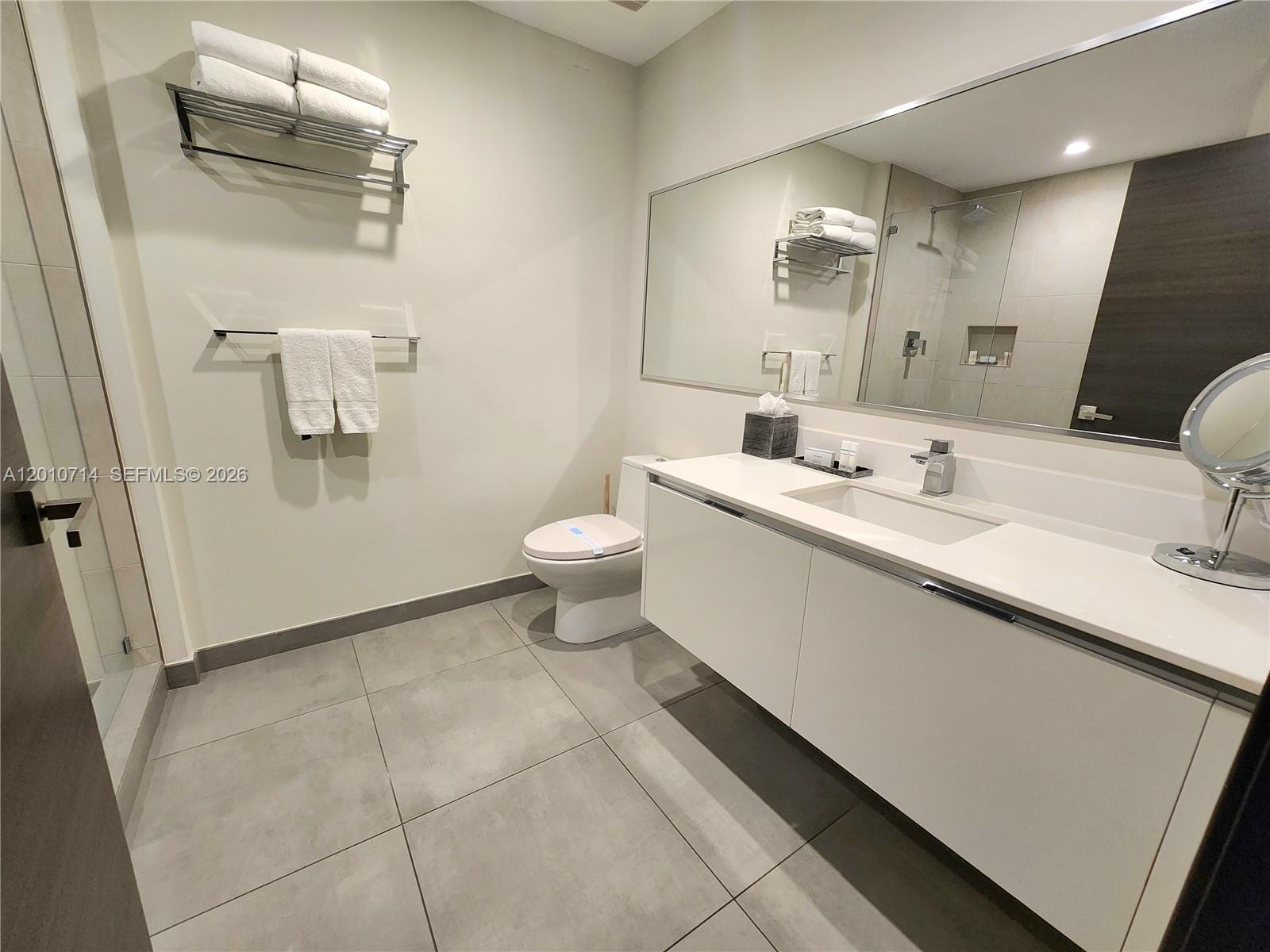COSTA HOLLYWOOD CONDO - Residential