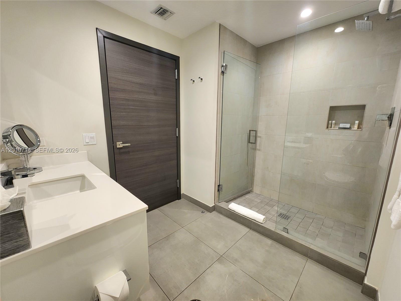 COSTA HOLLYWOOD CONDO - Residential